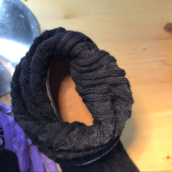 Cute sock booties have a sporty look - Picture 4 of 5